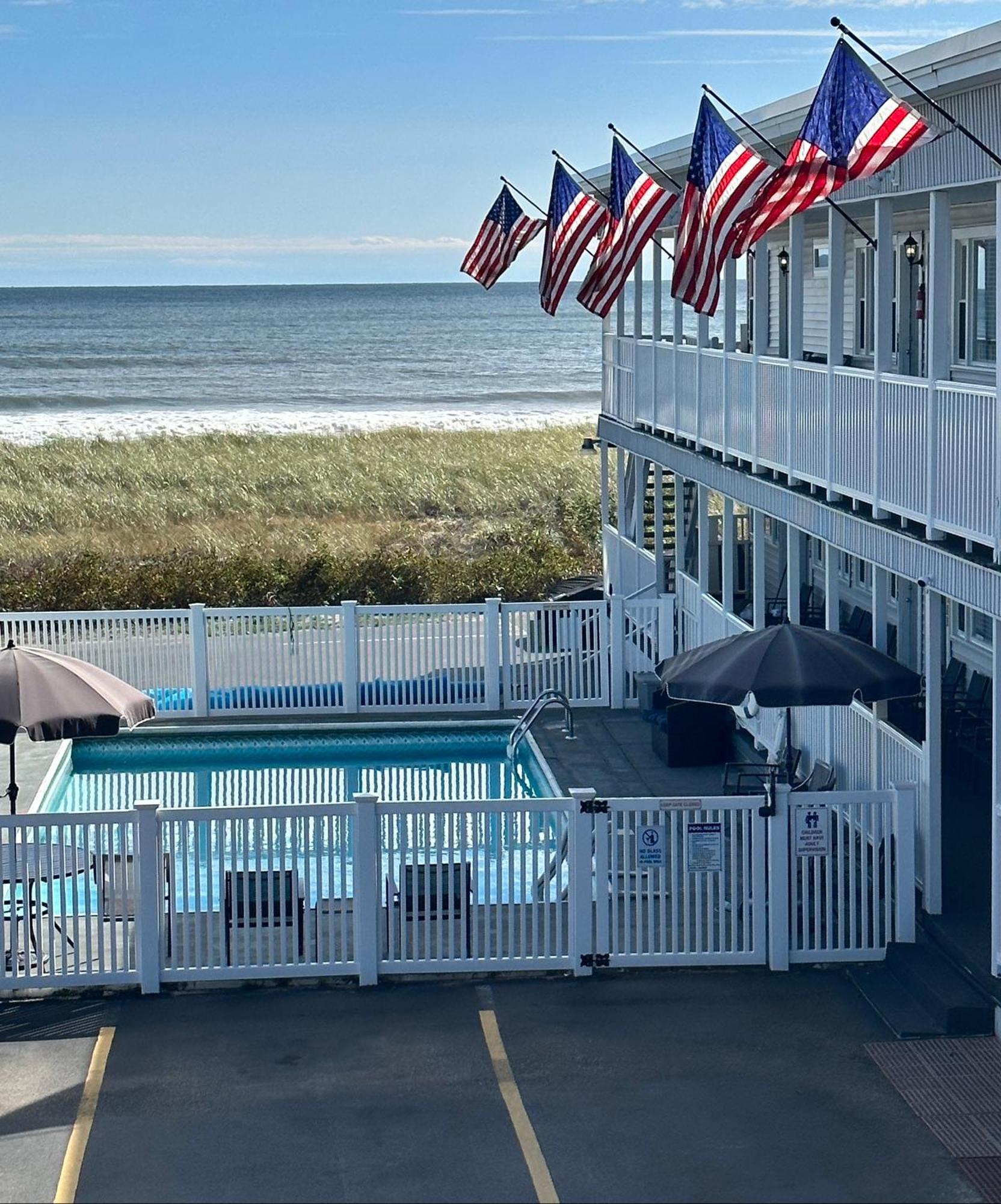 On The Beach Motel Олд Орчард Бийч Екстериор снимка